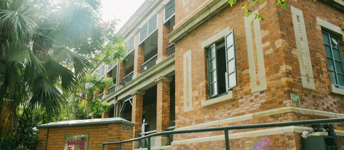 warehouse-background-qar7umupb3lq9yz5q9fcy2ro5ibzyph1xtq1hkfjig